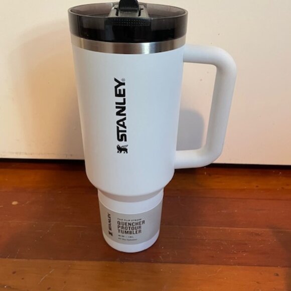 NEW Stanley Water Bottle Cold Flip Straw Quencher White Handle Hiking Athletic - Picture 4 of 13